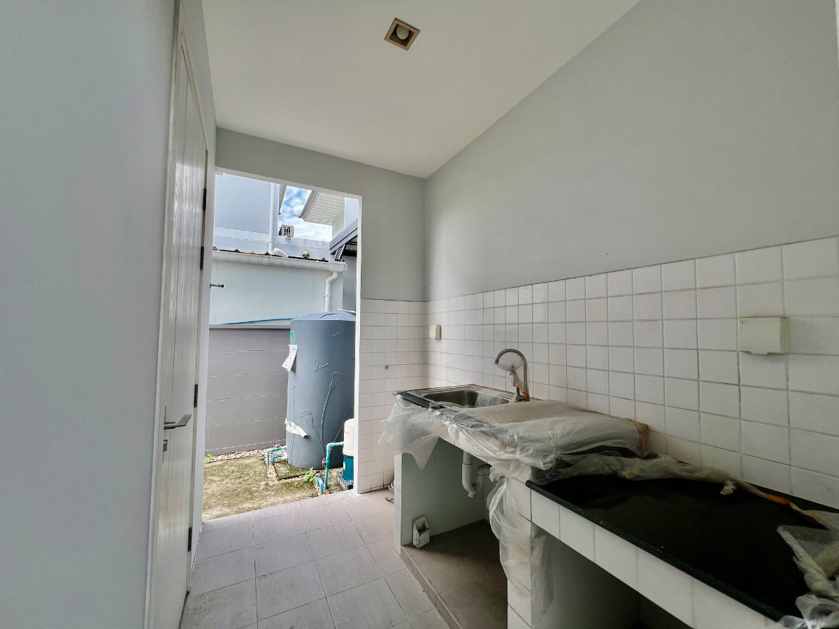 รูป ขายบ้านเดี่ยวหลังมุม Britania Srinakarin บ้านใหม่ ไม่เคยเข้าอยู่ ใกล้รถไฟฟ้าสายสีเหลือง สถานีศรีด่าน พร้อมพื้นที่รอบบ้านกว้างกว่าบ้านมาตรฐาน - รูปที่ 22/29