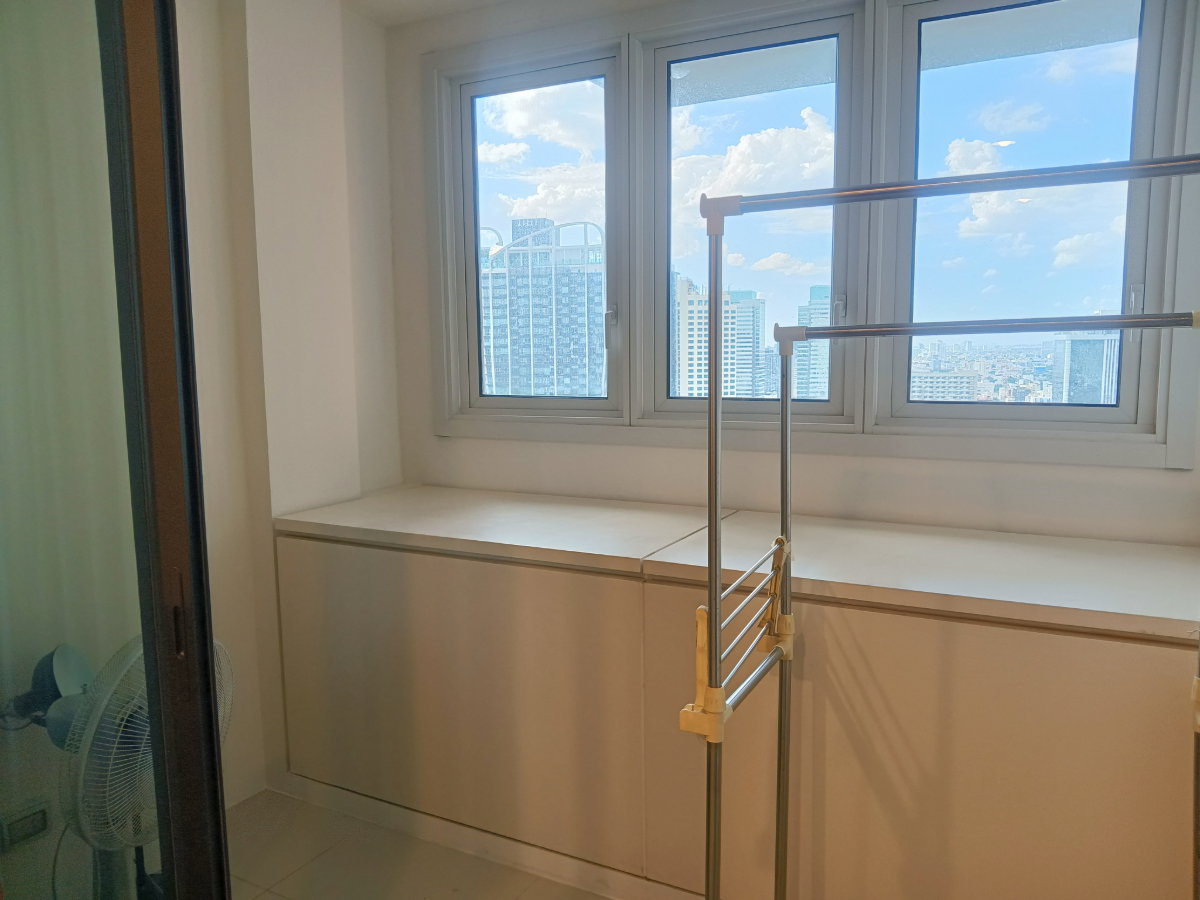 picture XT HuaiKhwang | 1 Bed 35 Sq.m. | 28th FL., **Rent 22,000 THB** Viewing Add Line ID : @property.ma - 4/18