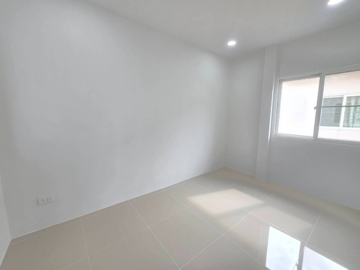 รูป บ้านแฝดเหมือนบ้านเดี่ยว ตกแต่งรีโนเวทใหม่ ทำเลดี เดินทางสะดวก หมู่บ้าน ศุภาลัยวิลล์ ถนนชลมาร์คพิจารณ์ เลียบคลองสาม ลำลูกกา ลาดสวาย ปทุมธานี - รูปที่ 25/33