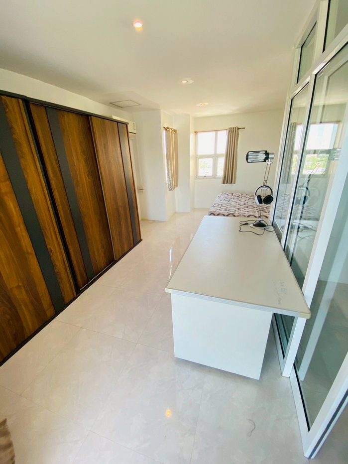 picture large condo 70m² for rent in middle of city 8400 Bath. - 12/23