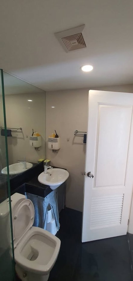 picture Condo for Rent – Top Floor Corner Unit with Stunning River View - 2/19