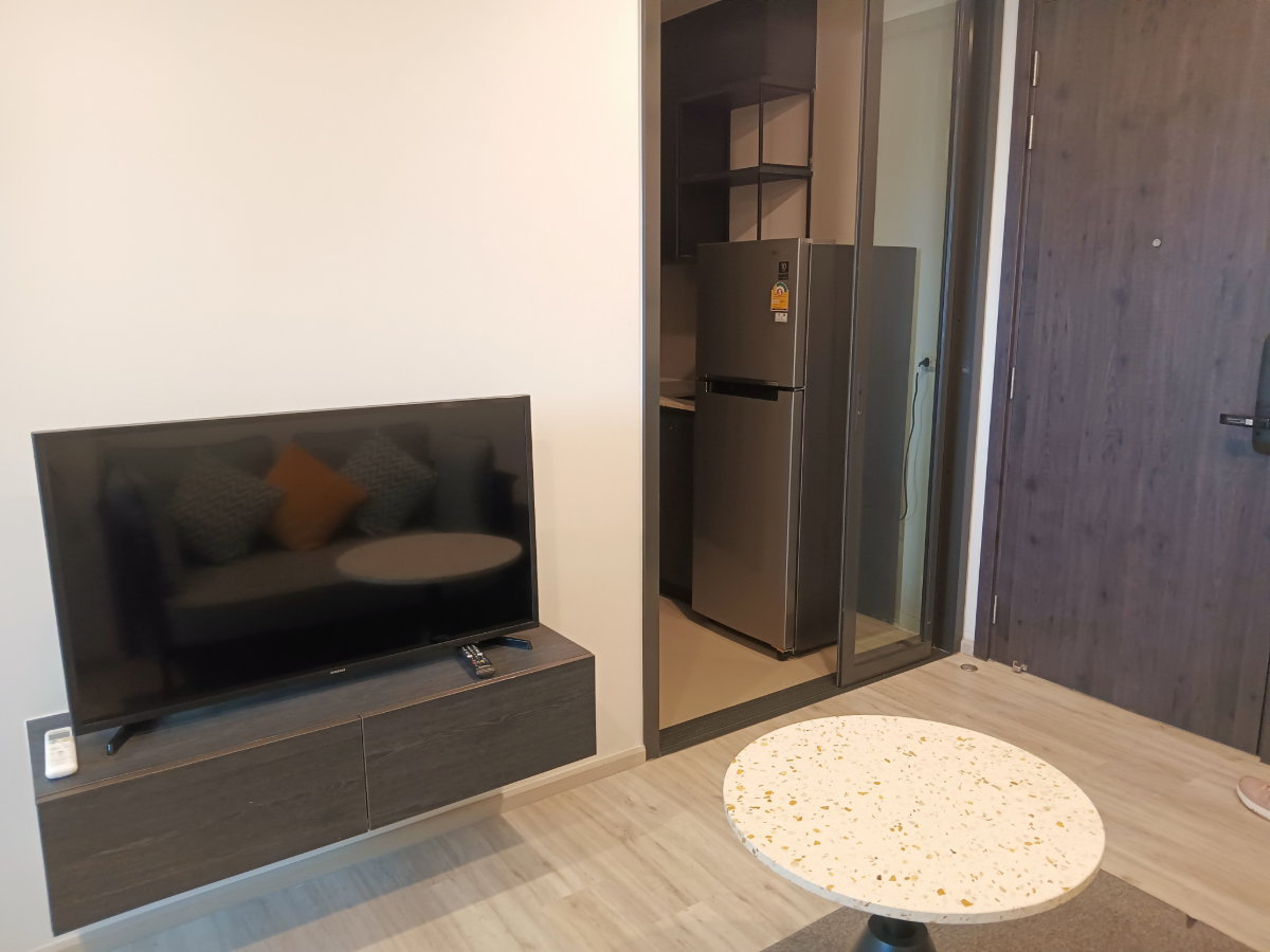 picture XT HuaiKhwang | 1 Bed 35 Sq.m. | 28th FL., **Rent 22,000 THB** Viewing Add Line ID : @property.ma - 3/18
