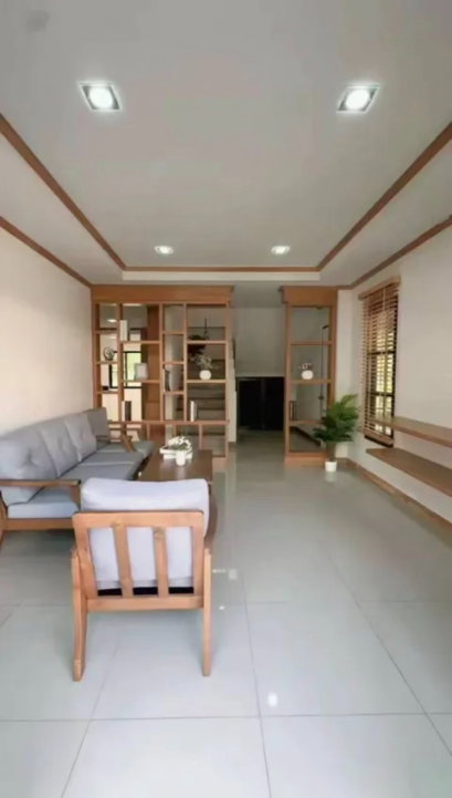 รูป บ้านเดี่ยว สไตล์โมเดิร์นล้านนา "  หิ้วกระเป๋าเข้าอยู่ได้เลย คุ้มที่สุดในโซนสันทราย! - รูปที่ 2/12