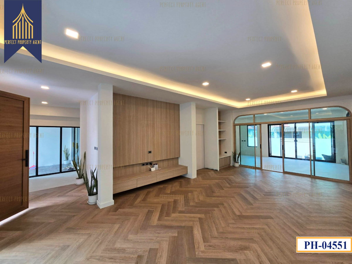รูป ขายบ้านเดี่ยวหลังใหญ่ เมืองเอก รังสิต จอดรถได้ 8 คัน เหมาะทำโฮมออฟฟิศ ทำเลศักยภาพ รีโนเวทใหม่ทั้งหลัง - รูปที่ 5/17
