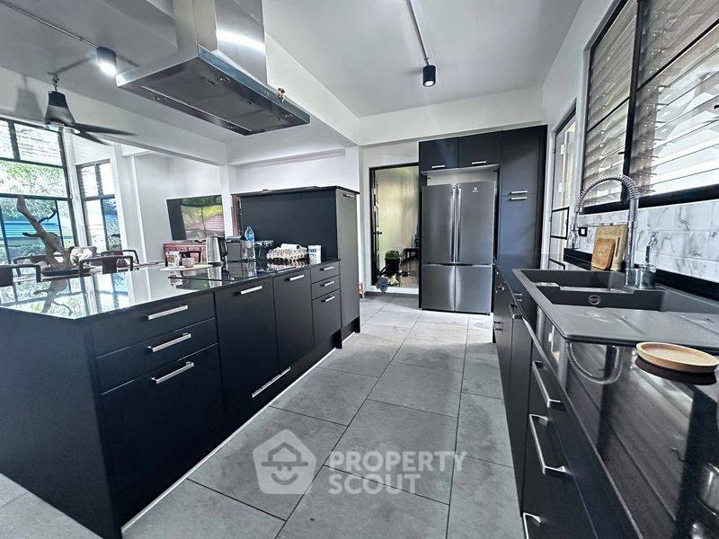 รูป วิลล่า 4-ห้องนอน ใกล้ เมืองพัทยา (ID 2993141) - รูปที่ 3/18