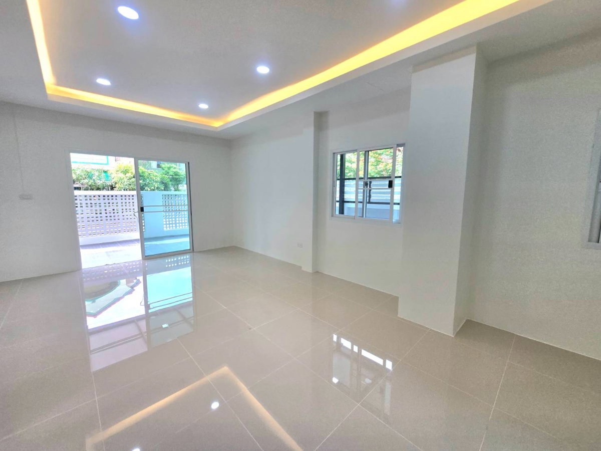 รูป บ้านหลังมุม แต่งสวย บ้านแฝด บุรีรมย์ รังสิต-คลอง4 ติดถนนใหญ่ ใกล้รถไฟฟ้า บรรยากาศดี ร่มรื่น เป็นส่วนตัว ทำเลดี - รูปที่ 17/40