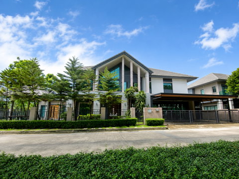 Urgent Sale: Luxury Corner House at Bangkok Boulevard Chaengwattana 2 Massive Price Reduction | Selling at an 8 Million THB Loss | Fully Furnished