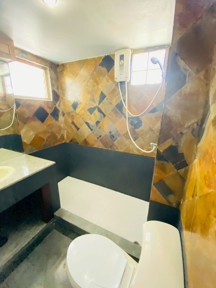 picture large condo 70m² for rent in middle of city 8400 Bath. - 9/23