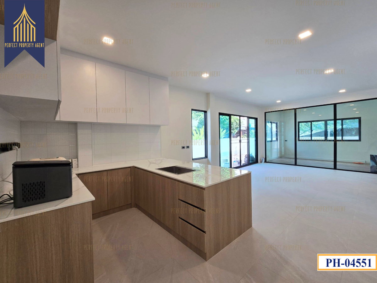 รูป ขายบ้านเดี่ยวหลังใหญ่ เมืองเอก รังสิต จอดรถได้ 8 คัน เหมาะทำโฮมออฟฟิศ ทำเลศักยภาพ รีโนเวทใหม่ทั้งหลัง - รูปที่ 3/17