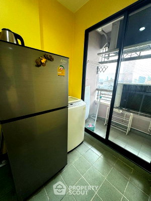 Condos for sale Silom and Sathorn Road : 1-BR Condo at Lumpini Place Narathiwas 24 in Chong Nonsi (ID 2993545)