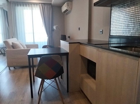 Pet-friendly 1-bedroom, 1-bathroom condo for rent at Maestro 19.