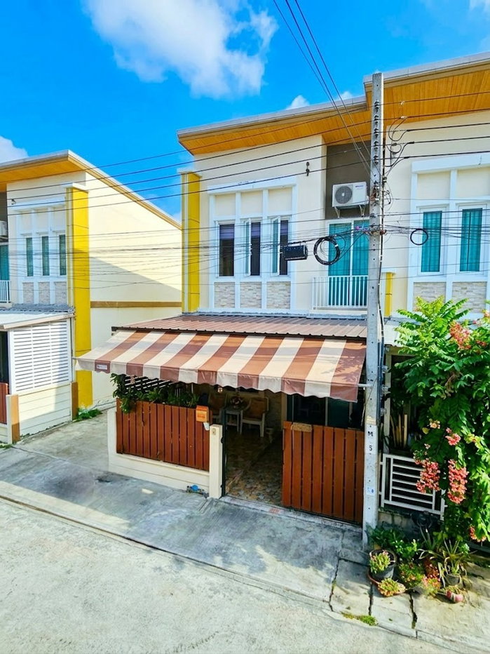 รูป ตลาดลานบุญ 700 ม. ตรงข้ามโรบินสัน ลาดกระบัง 600ม. ทาวน์โฮม 2 ชั้นหลังมุม 3 นอน 2 น้ำ 20 ตร.วา. - รูปที่ 1/8