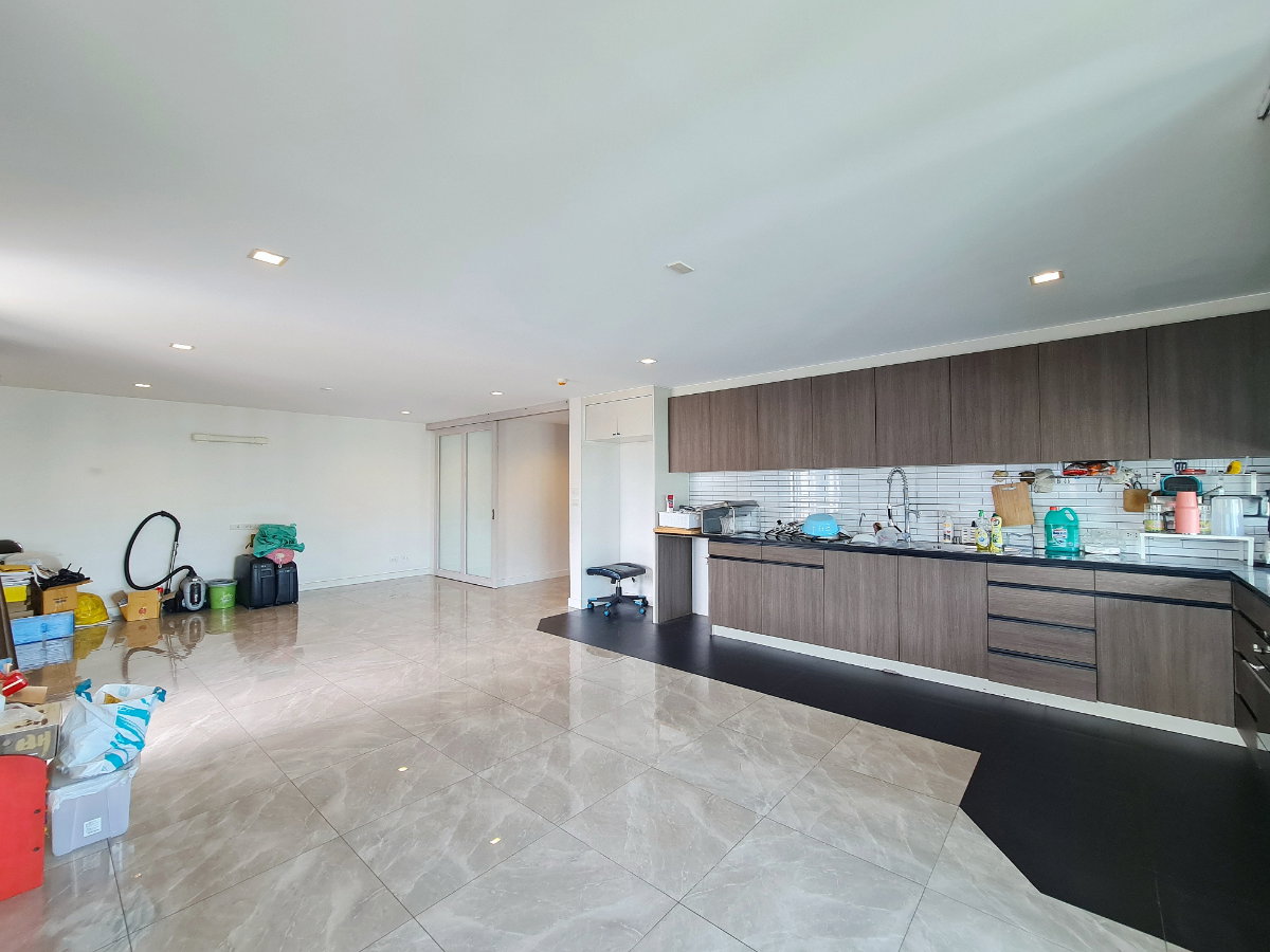 picture Asoke Tower: Renovated Pet-Friendly Residence, 3-BR Open Views in Asoke–Petchaburi - 10/27
