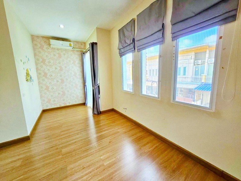 รูป ตรงข้ามโรบินสัน ลาดกระบัง 600ม. 2 น้ำ 20 ตร.วา.160 ตร.ม. ตลาดลานบุญ. ทาวน์โฮม 2 ชั้นหลังมุม 3 นอน ตลาดลานบุญ 700 ม. - รูปที่ 6/8