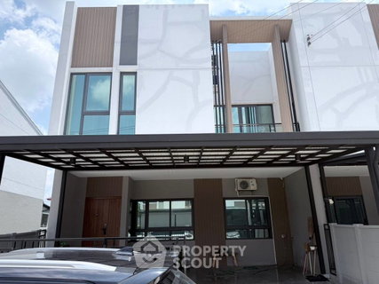 4-Bed Townhouse For Sale, Baan Klang Muang Ladprao 101 Station (ID 2993800)