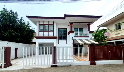 บ้านเดี่ยว โรงเรียนนานาชาติร่วมฤดี วิทยาเขตอนุบาล : ต้องการขายด่วนบ้าน2ชั้น 3,500,000 3ห้องนอน 3ห้องน้ำ 1ห้องครัว 1ห้องอาหาร 1ห้องรับแขก บริเวณในบ้านจอดรถได้2คัน และจอดหน้าบ้านได้ สนใจติดต่อ 0939792365