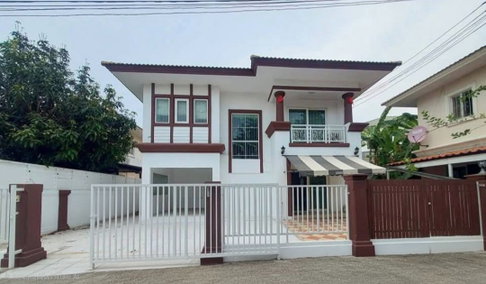 ต้องการขายด่วนบ้าน2ชั้น 3,500,000 3ห้องนอน 3ห้องน้ำ 1ห้องครัว 1ห้องอาหาร 1ห้องรับแขก บริเวณในบ้านจอดรถได้2คัน และจอดหน้าบ้านได้ สนใจติดต่อ 0939792365