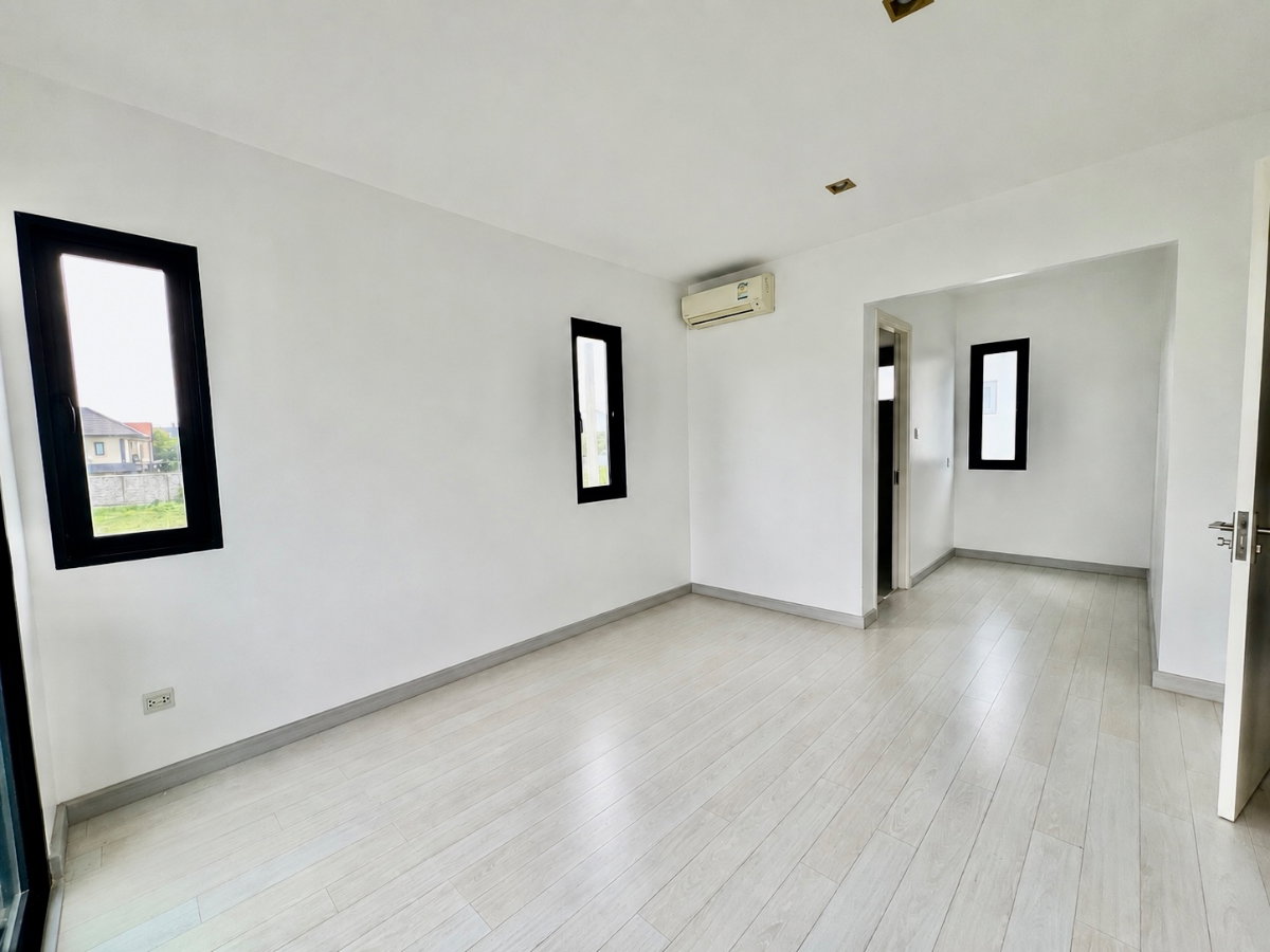 รูป ขายบ้านเดี่ยวหลังมุม Britania Srinakarin บ้านใหม่ ไม่เคยเข้าอยู่ ใกล้รถไฟฟ้าสายสีเหลือง สถานีศรีด่าน พร้อมพื้นที่รอบบ้านกว้างกว่าบ้านมาตรฐาน - รูปที่ 15/29