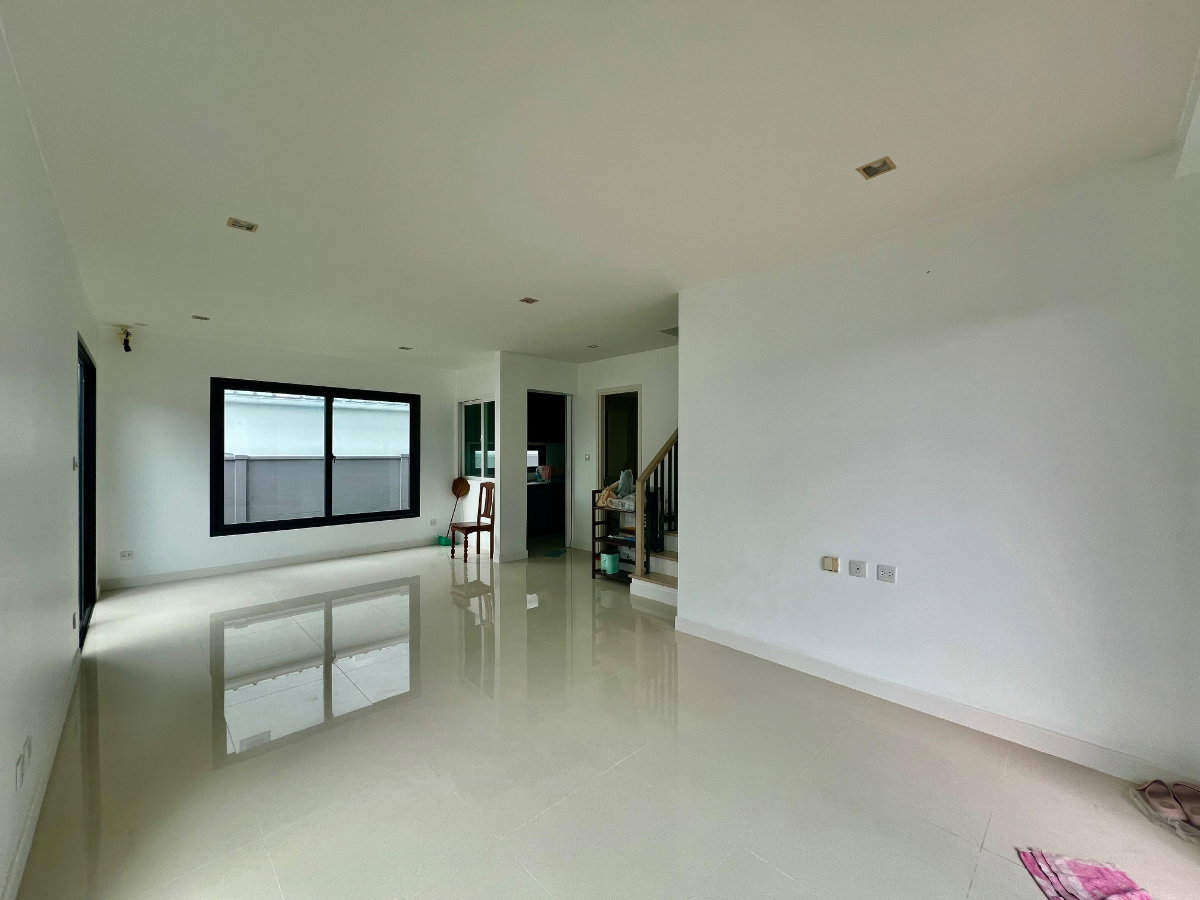 รูป ขายบ้านเดี่ยวหลังมุม Britania Srinakarin บ้านใหม่ ไม่เคยเข้าอยู่ ใกล้รถไฟฟ้าสายสีเหลือง สถานีศรีด่าน พร้อมพื้นที่รอบบ้านกว้างกว่าบ้านมาตรฐาน - รูปที่ 7/29
