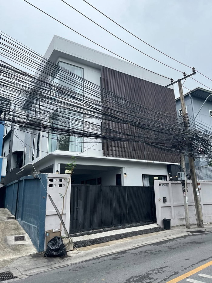 รูป 🏙️ให้เช่า บ้านเดี่ยว 3 ชั้น ใกล้ MRT สุทธิสาร/ห้วยขวาง สำหรับพักอาศัยหรือทำ Home office📍 - รูปที่ 2/15