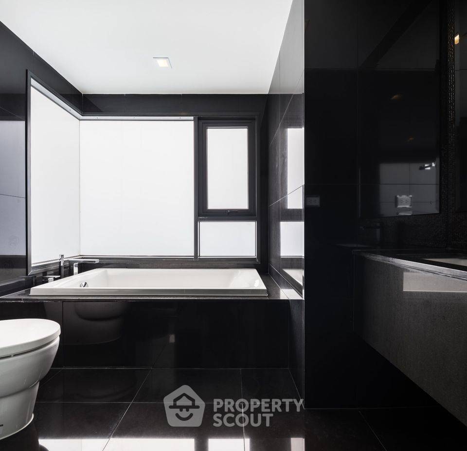 picture 2-BR Condo at Rhythm Sukhumvit 36-38 near BTS Thong Lor (ID 1359782) - 16/19