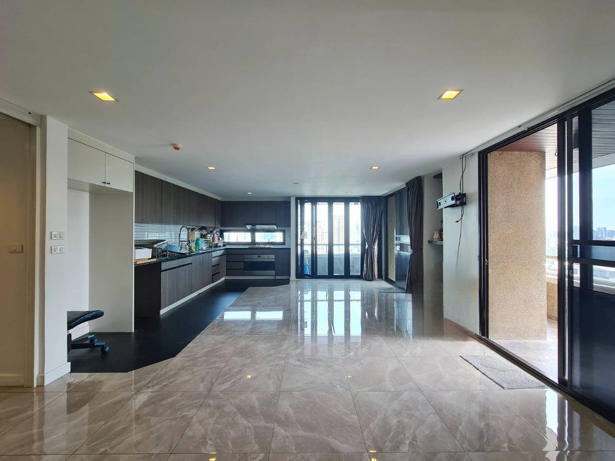 picture Asoke Tower: Renovated Pet-Friendly Residence, 3-BR Open Views in Asoke–Petchaburi - 4/27