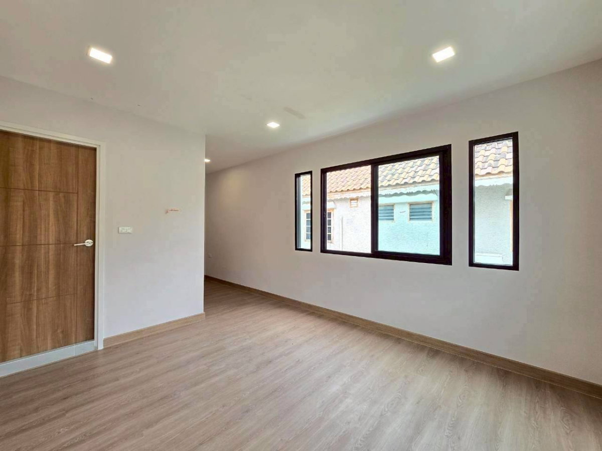 รูป ขายบ้านรีโนเวทใหม่ โครงการ ลดาวัลย์ ปิ่นเกล้า (Ladawan Pinklao) แบรนด์ L&H เนื้อที่ 117 ตร.ว. ใกล้มหาวิทยาลัยมหิดล และเซ็นทรัลศาลายา - รูปที่ 10/20
