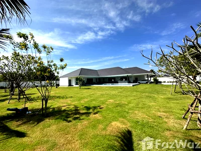 Houses for sale : 4 Bedroom Villa for sale in Thap Tai, Prachuap Khiri Khan  1721732