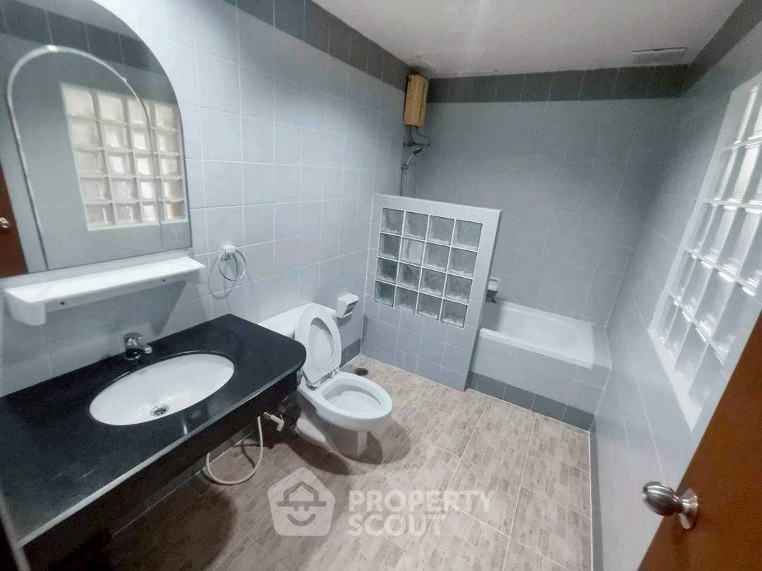 picture 2-BR Condo at Rama Harbour View Condominium in Surasak (ID 2995656) - 13/19