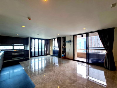 ขายคอนโด : Rare Pet-Friendly Residence @ Asoke Tower | 3 ห้องนอน รีโนเวทใหม่ วิวเปิดโล่ง พื้นที่ 177 ตร.ม.