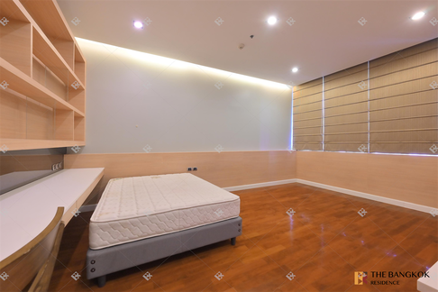 The Privilege of Luxury in an Economic Hub Location Domus 16,18 near BTS Asok