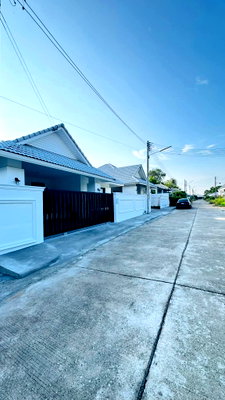 Houses for sale Bang Lamung Chonburi : House in Pattaya located near Regent International School and Pa Boon Restaurant