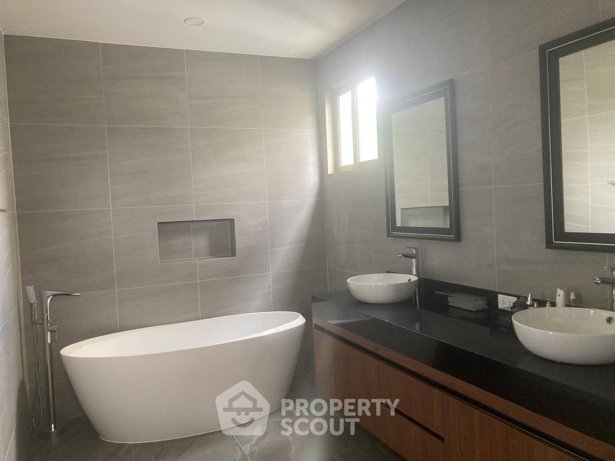 picture New Double-Story 4-Bedroom Villa Under Construction in Pasak / Cherngtalay (ID 1556802) - 15/20