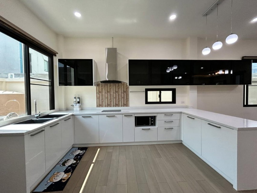 รูป MHS15 ขายบ้านเดี่ยว 2 ชั้น ลาดพร้าว 101 หลังใหญ่เพดานสูง 2.90 เมตร หน้าบ้านทิศตะวันออก มีอ่างจากุซซี่ใหม่และ Rain Shower ทุกห้อง จอดรถได้ 2-4 คัน - รูปที่ 4/14