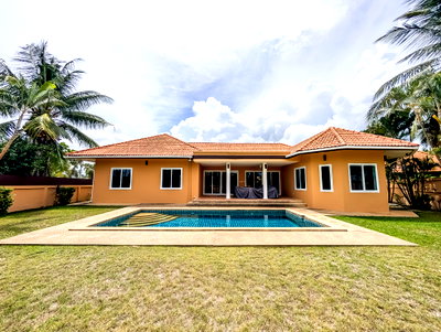 Houses for sale Bang Lamung Chonburi : Luxury Pool Villa for Sale Huay Yai East Pattaya