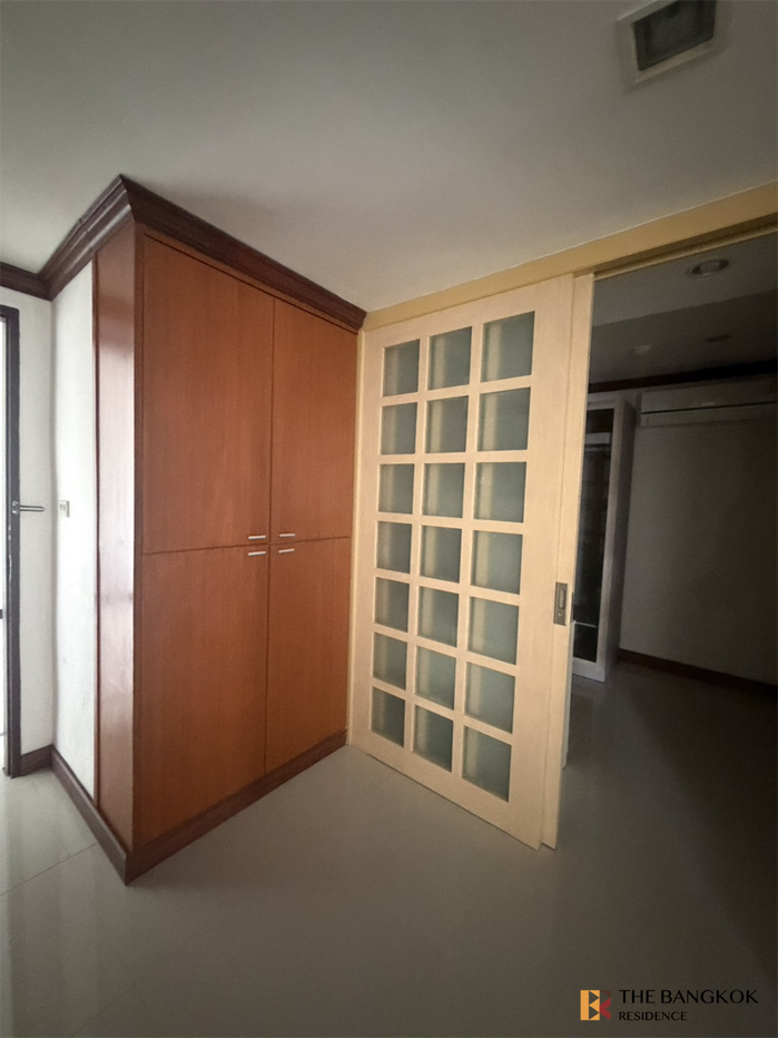 picture Hurry, big discount is ending! Baan Suanpetch near BTS Phrom Phong - 1/10