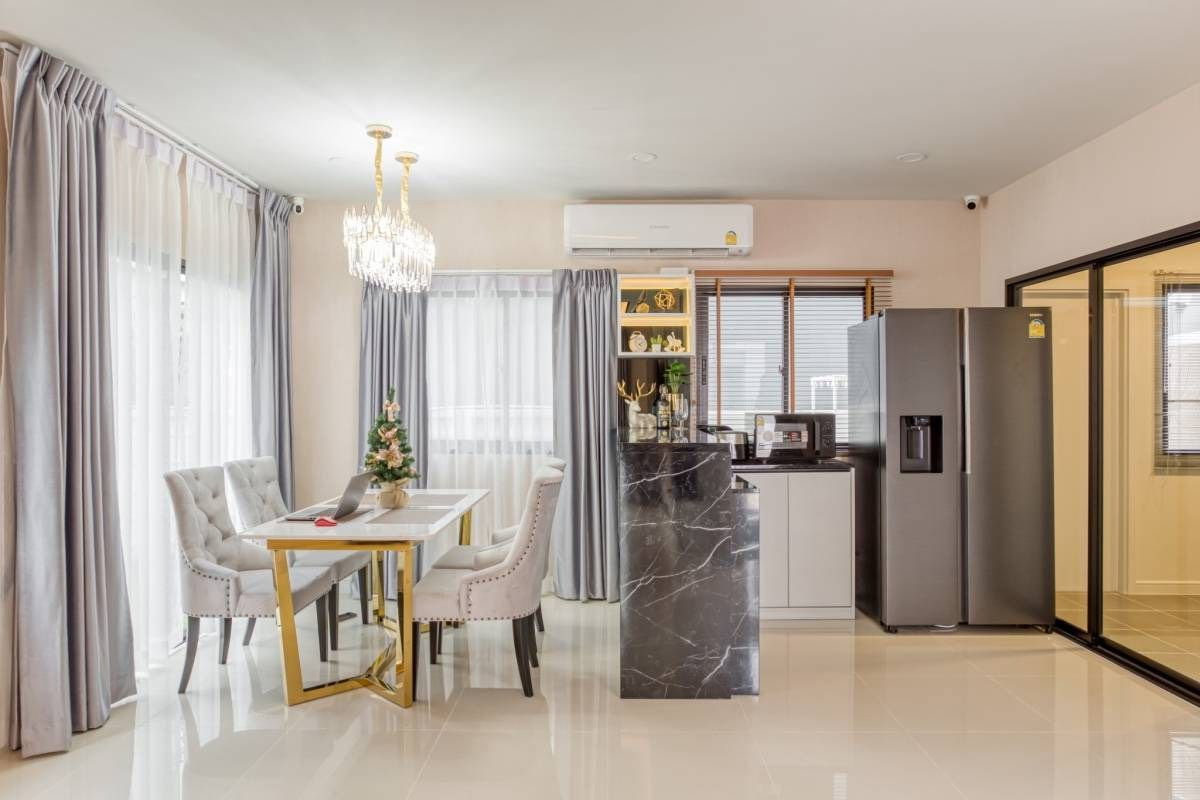 รูป 🏡✨ ให้เช่าบ้านแฝด Britania วงแหวน–หทัยราษฎร์ บ้านใหม่สไตล์ Modern British Luxury ตกแต่งสวย พร้อมเข้าอยู่ - รูปที่ 3/15