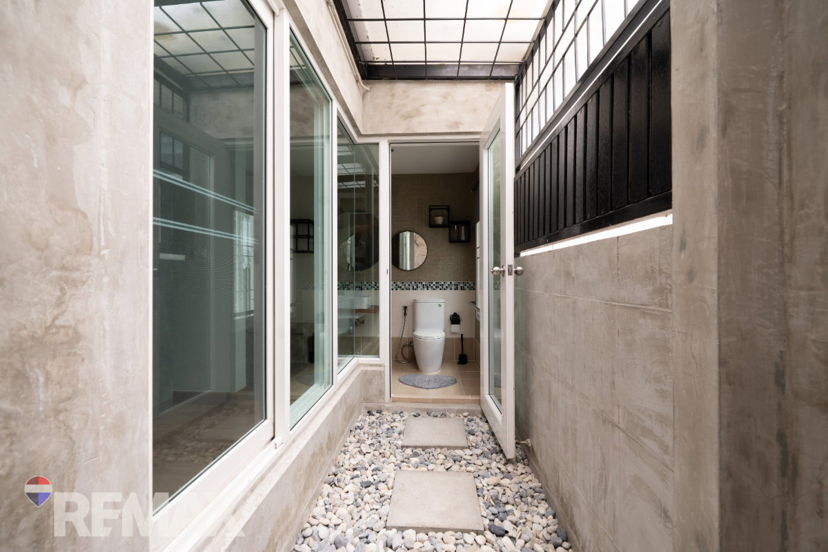 รูป ขายด่วน! Townhome 3 ชั้น บ้านหัวมุมใกล้ BTS สุขุมวิท101/1 (อุดมสุข 51) - รูปที่ 24/33