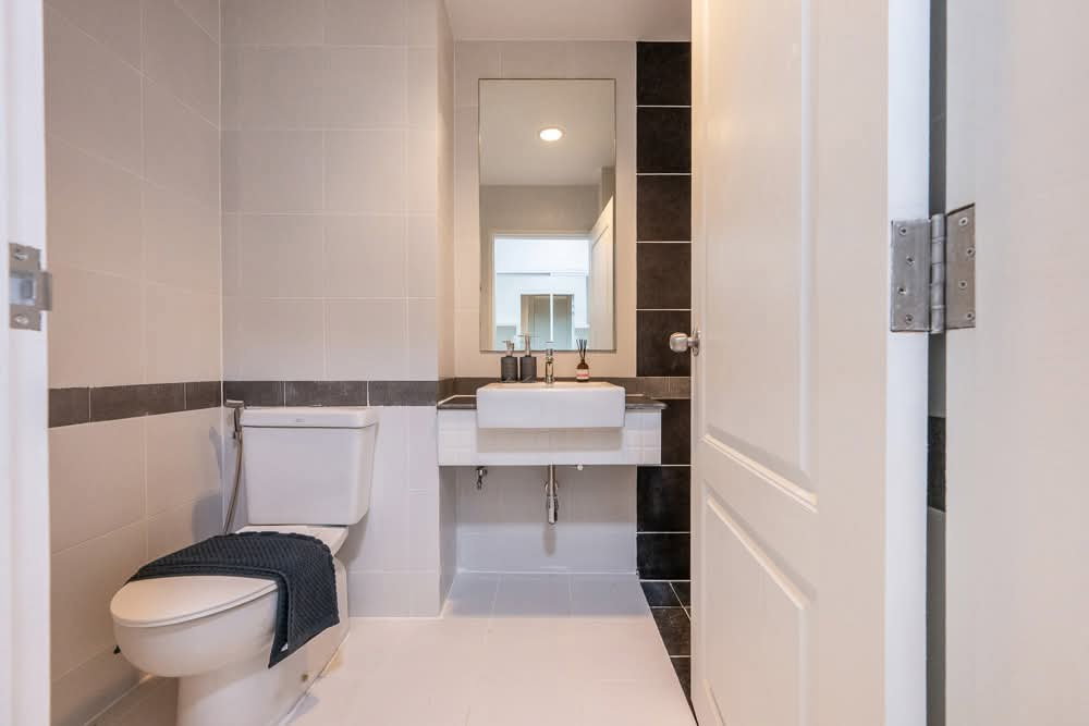 picture A Space Sukhumvit 77 💰 Only THB 1.39 Million | Free Transfer Fee ✨ Pool View Studio | Fully Furnished | Ready to Move In - 3/10