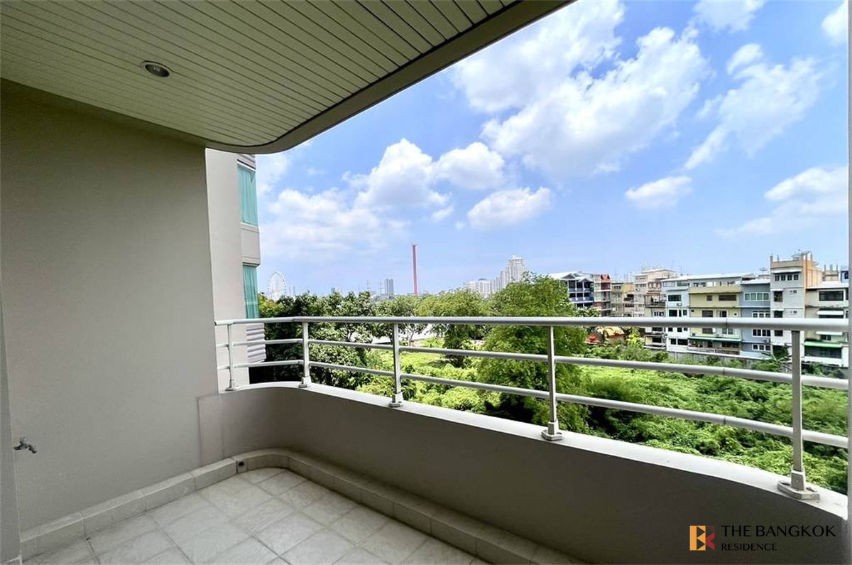 picture Move-in Ready, Just Bring Your Stuff Watermark Chaophraya River - 4/10