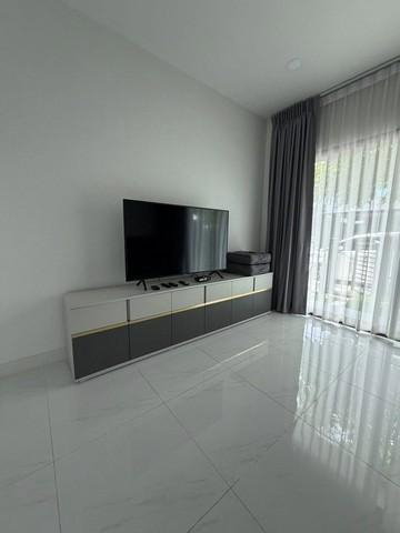 รูป MHR170 ปล่อยเช่าบ้านเดี่ยวหรู เดอะซิตี้ วัชรพล ฟังก์ชัน 4 ห้องนอน 5 ห้องน้ำ แอร์ทั้งหลัง ตรงข้ามบิ๊กซีฟู้ดเพลส ส่วนกลางครบครันพร้อมระบบ KATSAN - รูปที่ 3/10