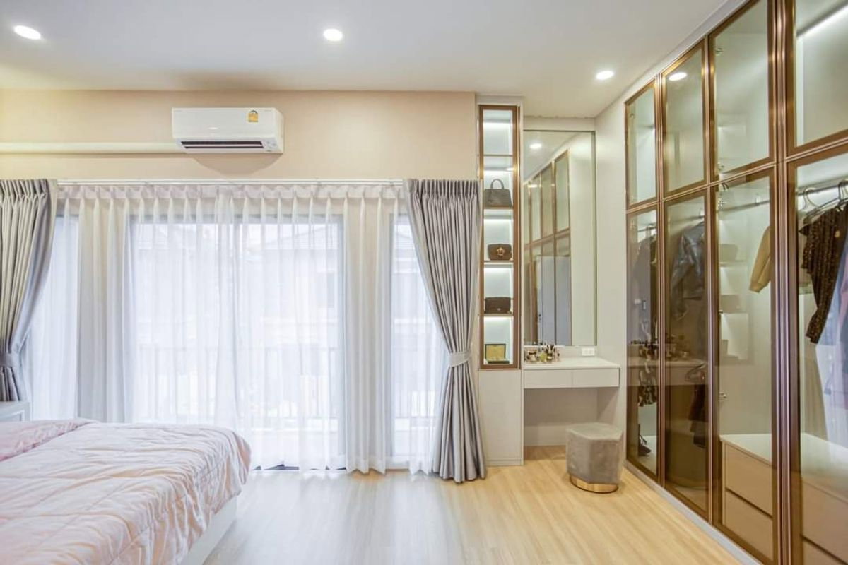 รูป 🏡✨ ให้เช่าบ้านแฝด Britania วงแหวน–หทัยราษฎร์ บ้านใหม่สไตล์ Modern British Luxury ตกแต่งสวย พร้อมเข้าอยู่ - รูปที่ 4/15
