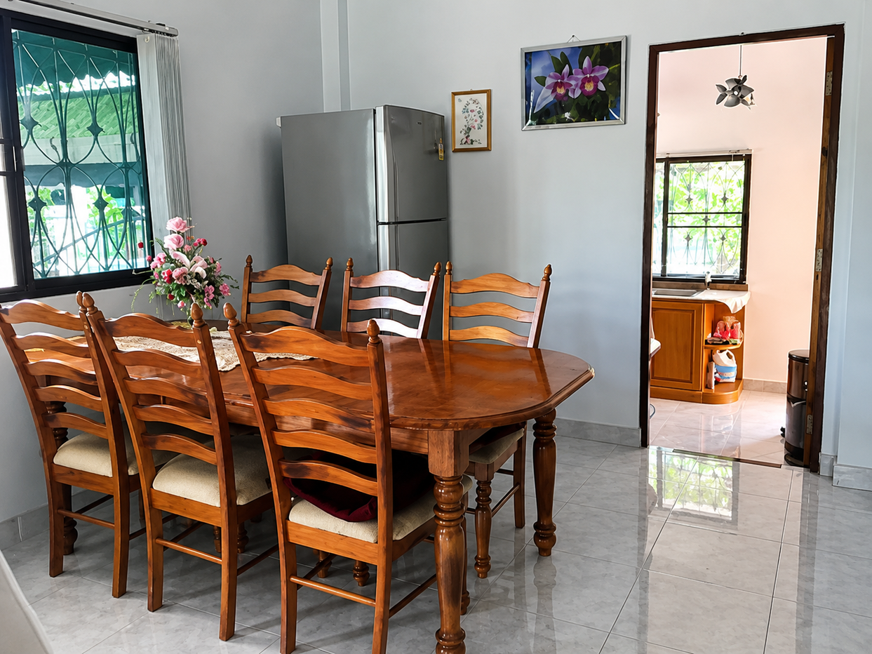 picture Spacious Single House for Sale East Pattaya Large Land Plot - 3/6