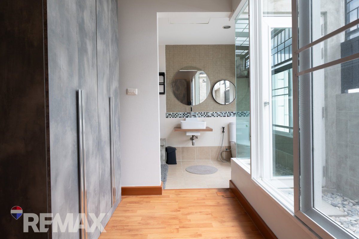 รูป ขายด่วน! Townhome 3 ชั้น บ้านหัวมุมใกล้ BTS สุขุมวิท101/1 (อุดมสุข 51) - รูปที่ 20/33