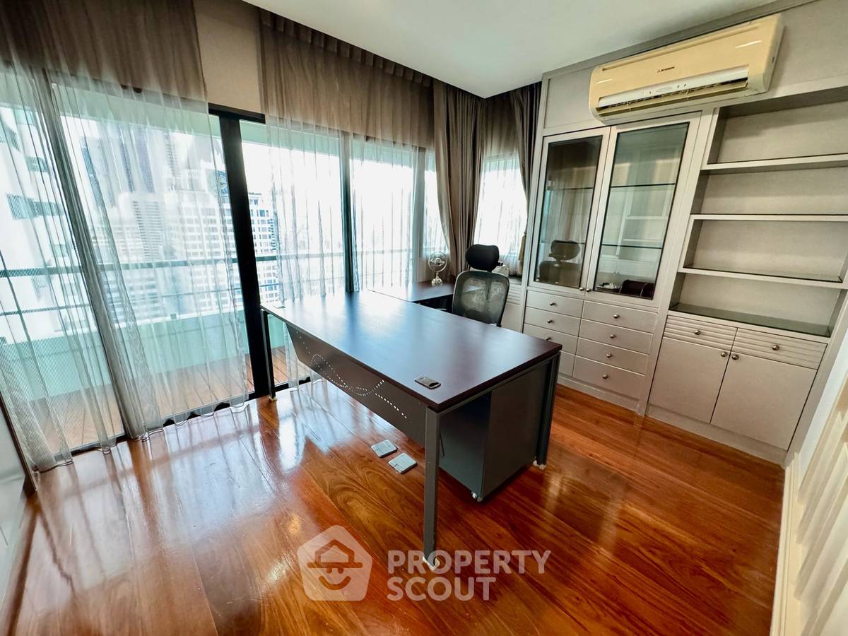 picture 5-BR Condo at Sathorn Gardens near MRT Si Lom (ID 2993940) - 9/33