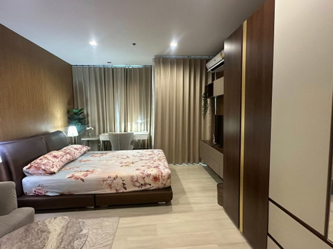 R686/For Rent: Life One Wireless Condo – 21st Floor with Nice Breeze and City View