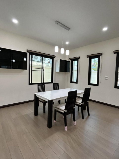 รูป MHS15 ขายบ้านเดี่ยว 2 ชั้น ลาดพร้าว 101 หลังใหญ่เพดานสูง 2.90 เมตร หน้าบ้านทิศตะวันออก มีอ่างจากุซซี่ใหม่และ Rain Shower ทุกห้อง จอดรถได้ 2-4 คัน - รูปที่ 9/14