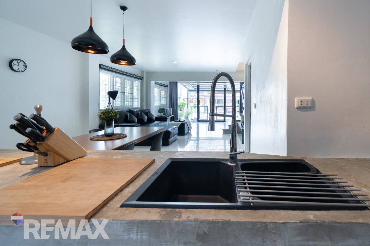 รูป ขายด่วน! Townhome 3 ชั้น บ้านหัวมุมใกล้ BTS สุขุมวิท101/1 (อุดมสุข 51) - รูปที่ 6/33