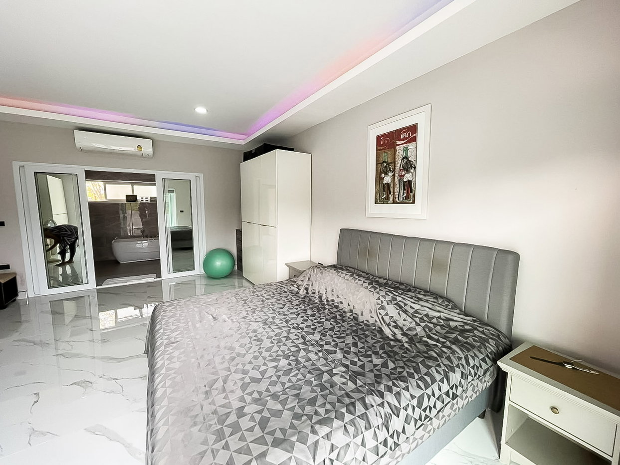 รูป Pool Villa for Sale Thung Klom East Pattaya 3 Bedroom - รูปที่ 13/23