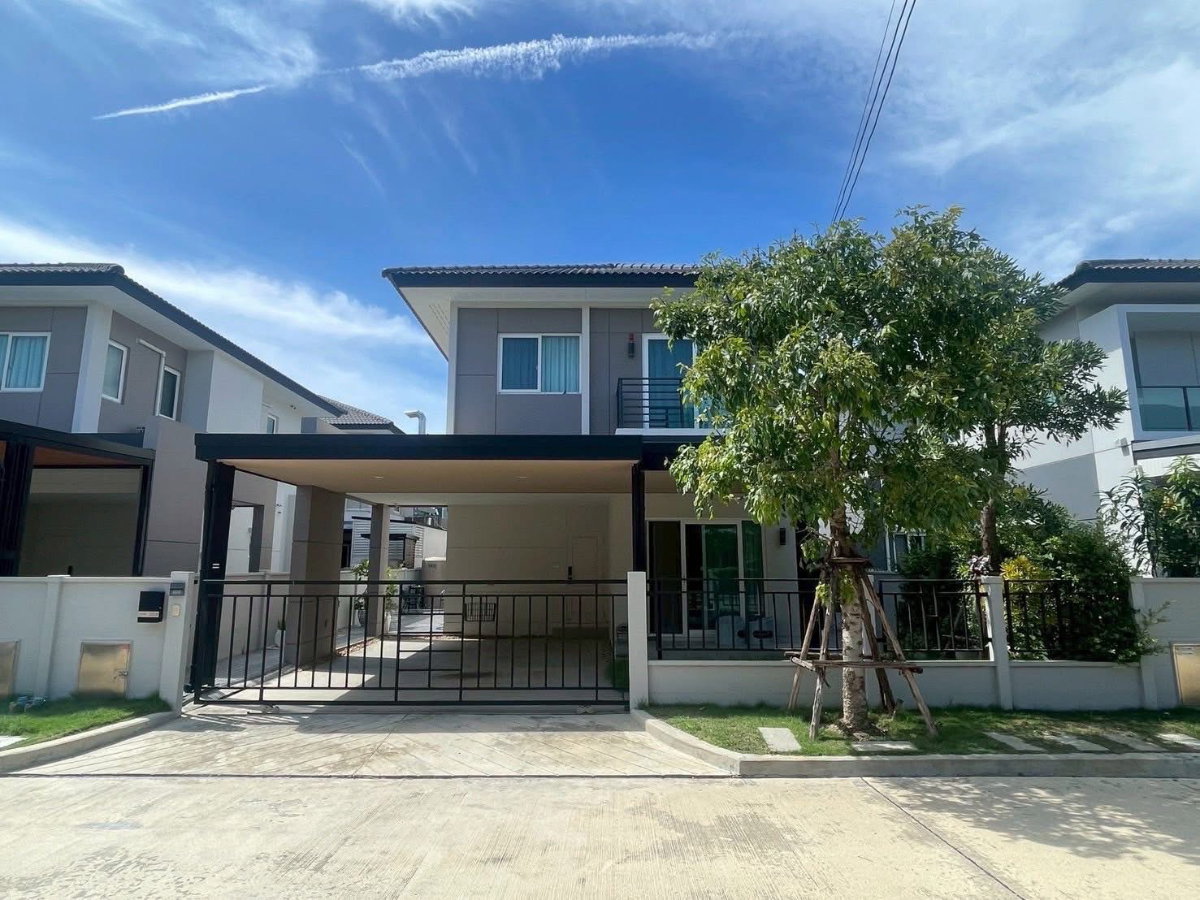 รูป 🏡 บ้านเดี่ยวหรูเช่า / ขาย โครงการเซนโทร บางนา-ศรีนครินทร์ 4 ห้องนอน 4 ห้องน้ำ บ้านสวย อายุเพียง 2 ปี พร้อมอยู่ #รับสัตว์เลี้ยงได้  - รูปที่ 2/6